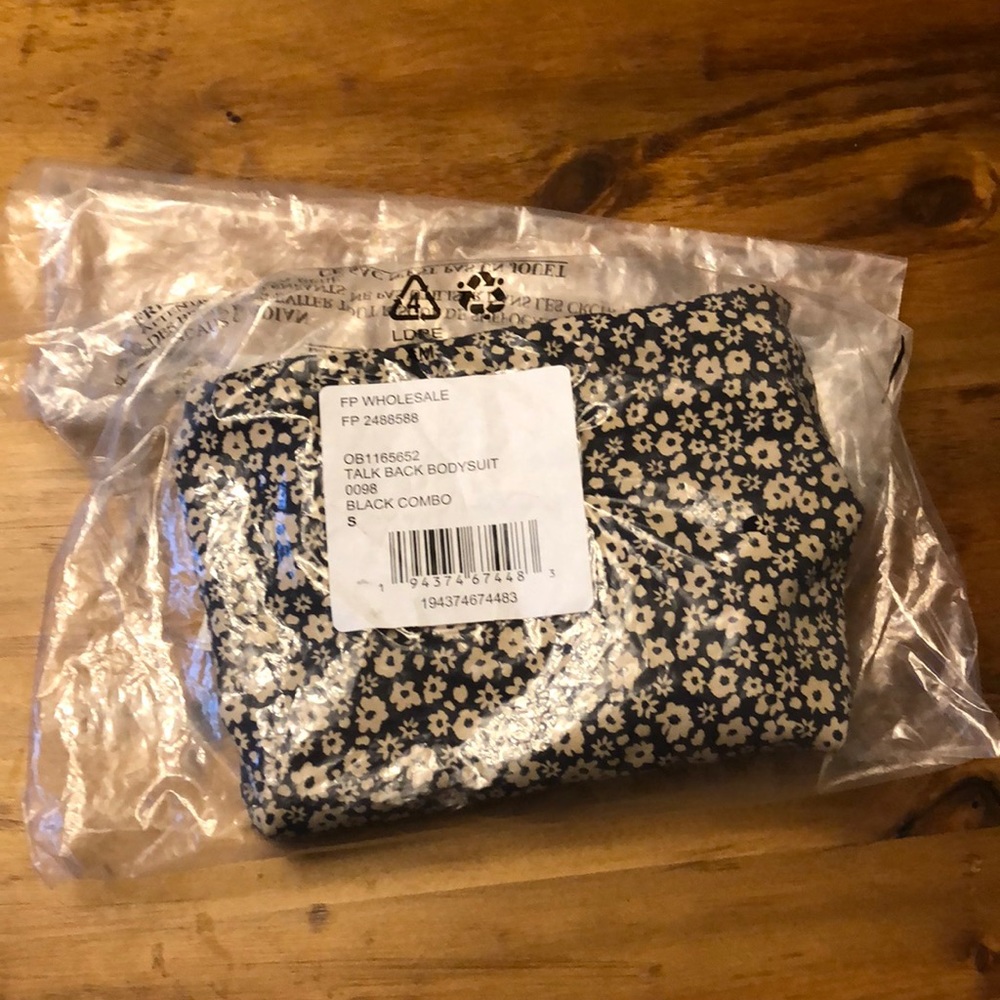 Free People Talk Back Floral Bodysuit Small New - Picture 7 of 7